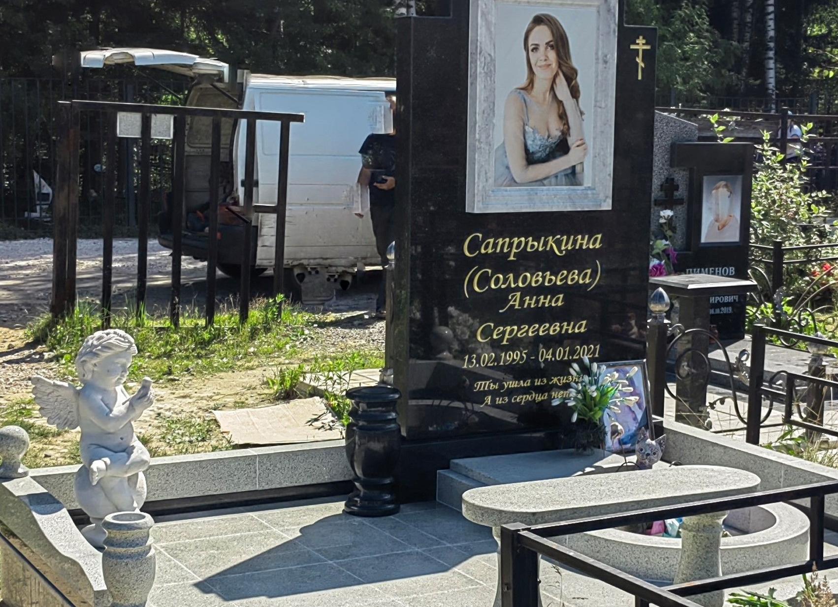 Обзор самых красивых надгробных памятников на могилы