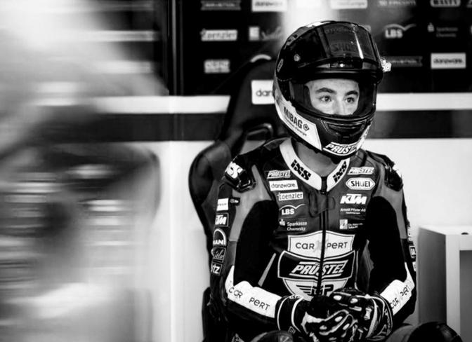 На этапе motogp гран-при италии погиб мотогонщик категории moto3 джейсон дюпаскье