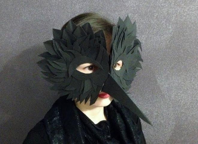 Как сделать маску вороны вырезаем маску вороны из бумаги